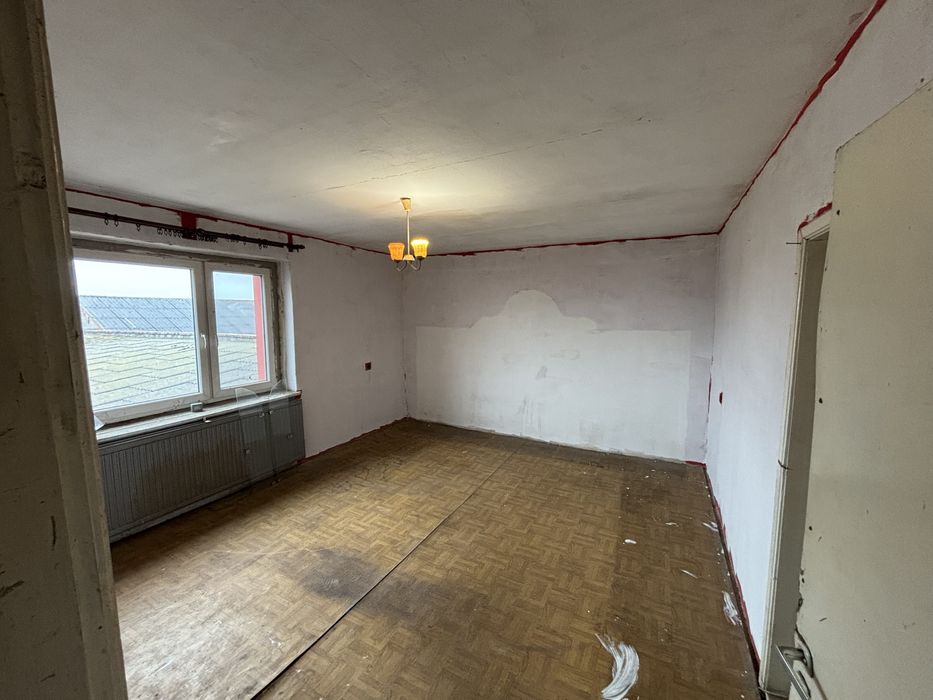 Dom z potencjalem 195m, dzialka 15.7 ar, pomieszczenia gospodarcze.