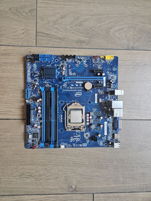 Intel Desktop Board DB85FL + Intel Pentium G3258
DB85FL