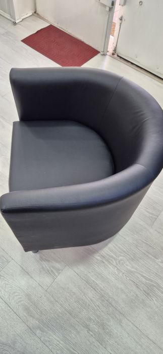 Cadeirão/Sofá de 1 lugar do Ikea em pele preto. Como novo.