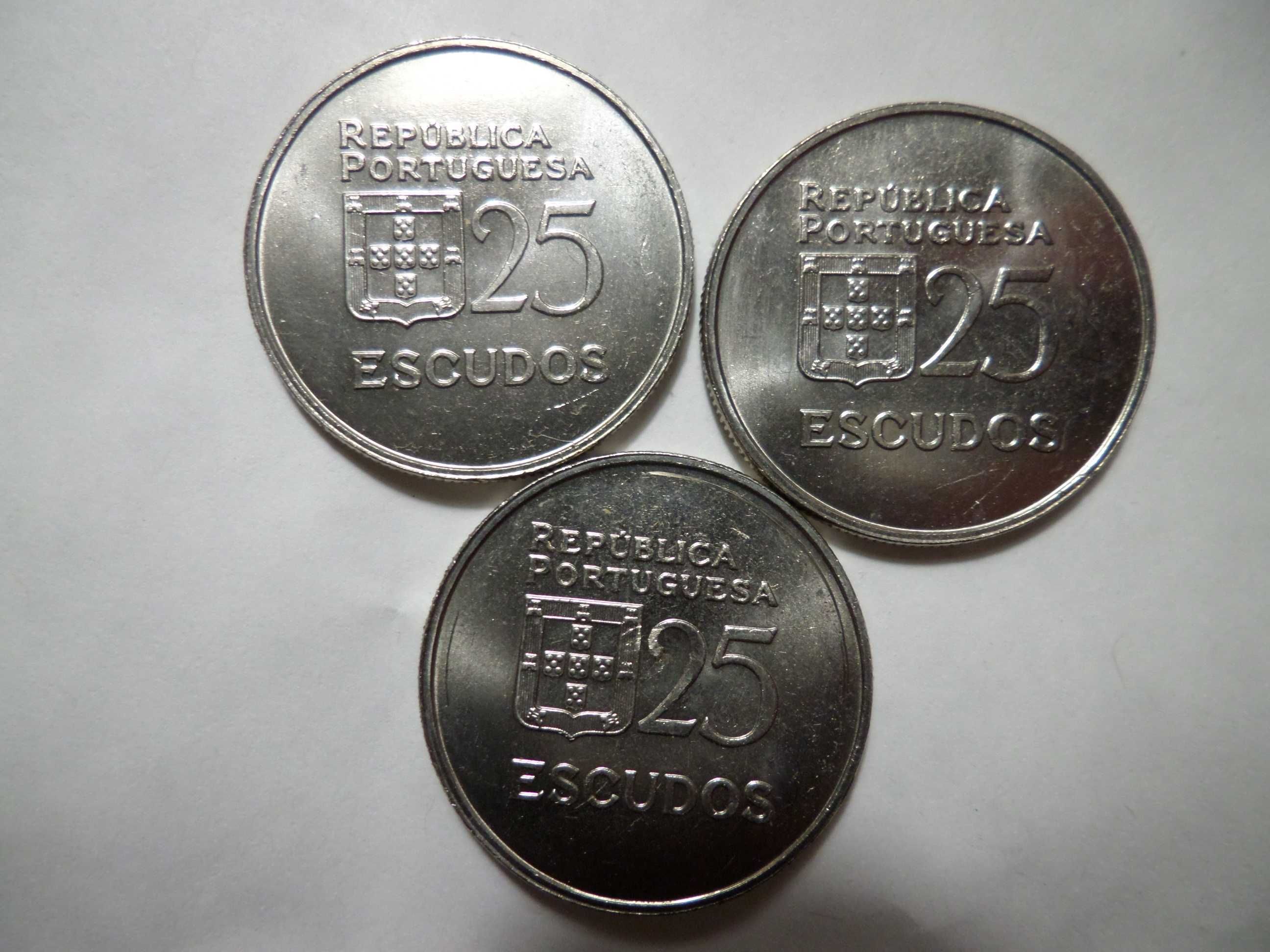 Lote 3 moedas Novas , de rolo, 25  Escudos  1986