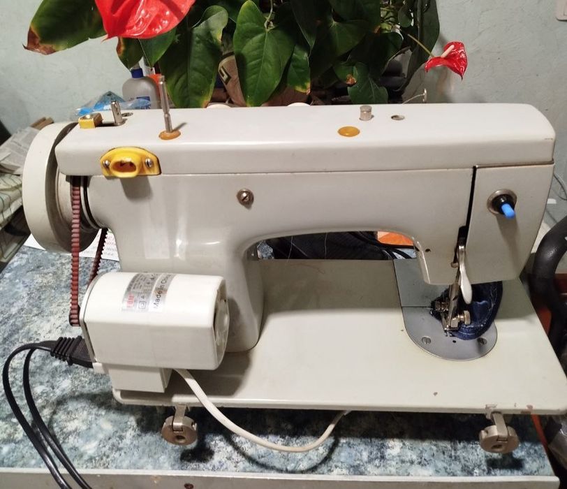 Машинка швейная машина швейна Подольск 142
