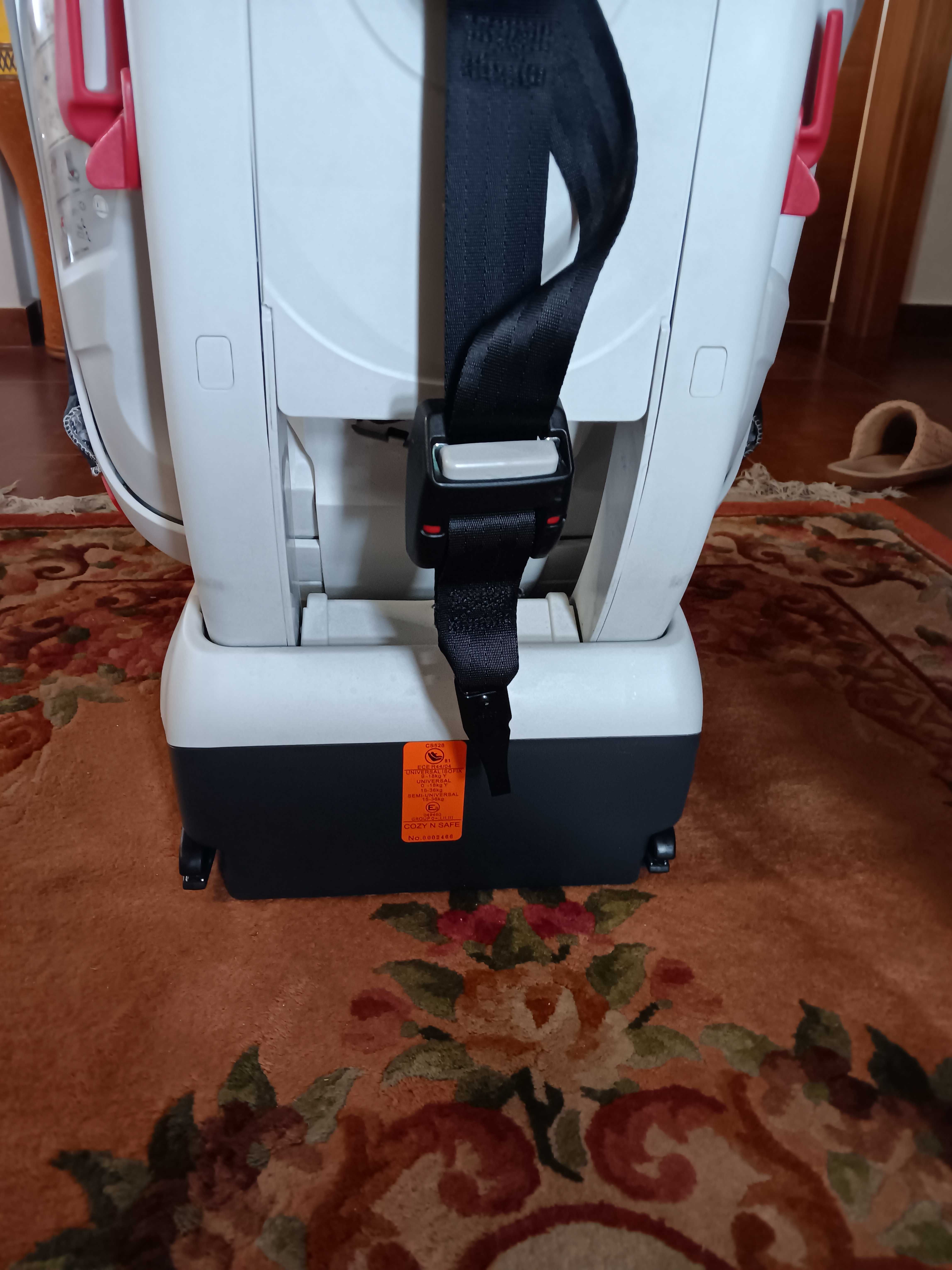 Cadeira auto  com sistema de isofix.