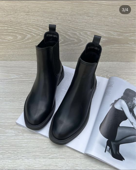 Черевики жіночі.