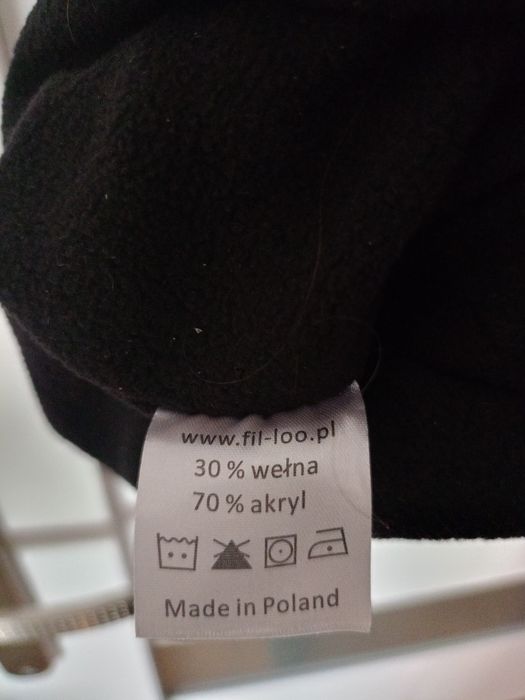 Ciepła ładną czapka z wełną