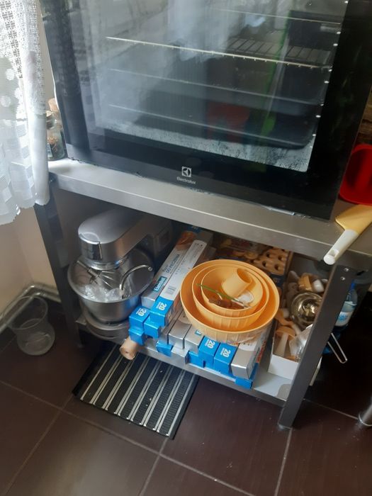 Stół że stali nierdzewnej