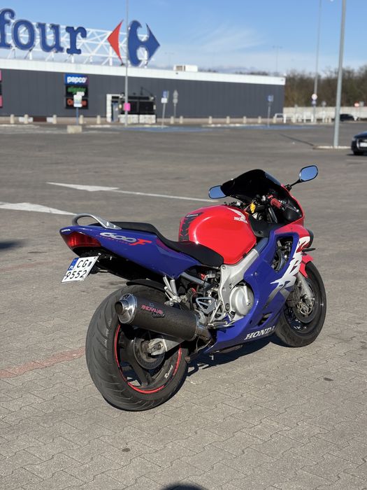Honda CBR 600 F4 1999r PC35