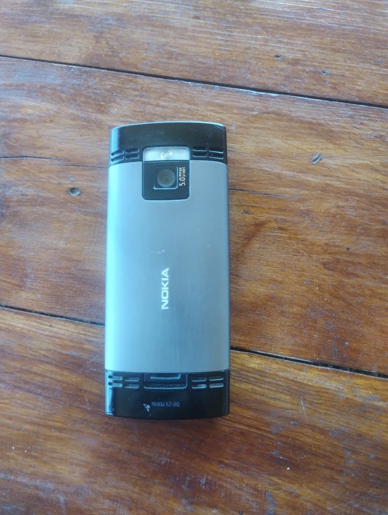 Nokia x2-00 телефон