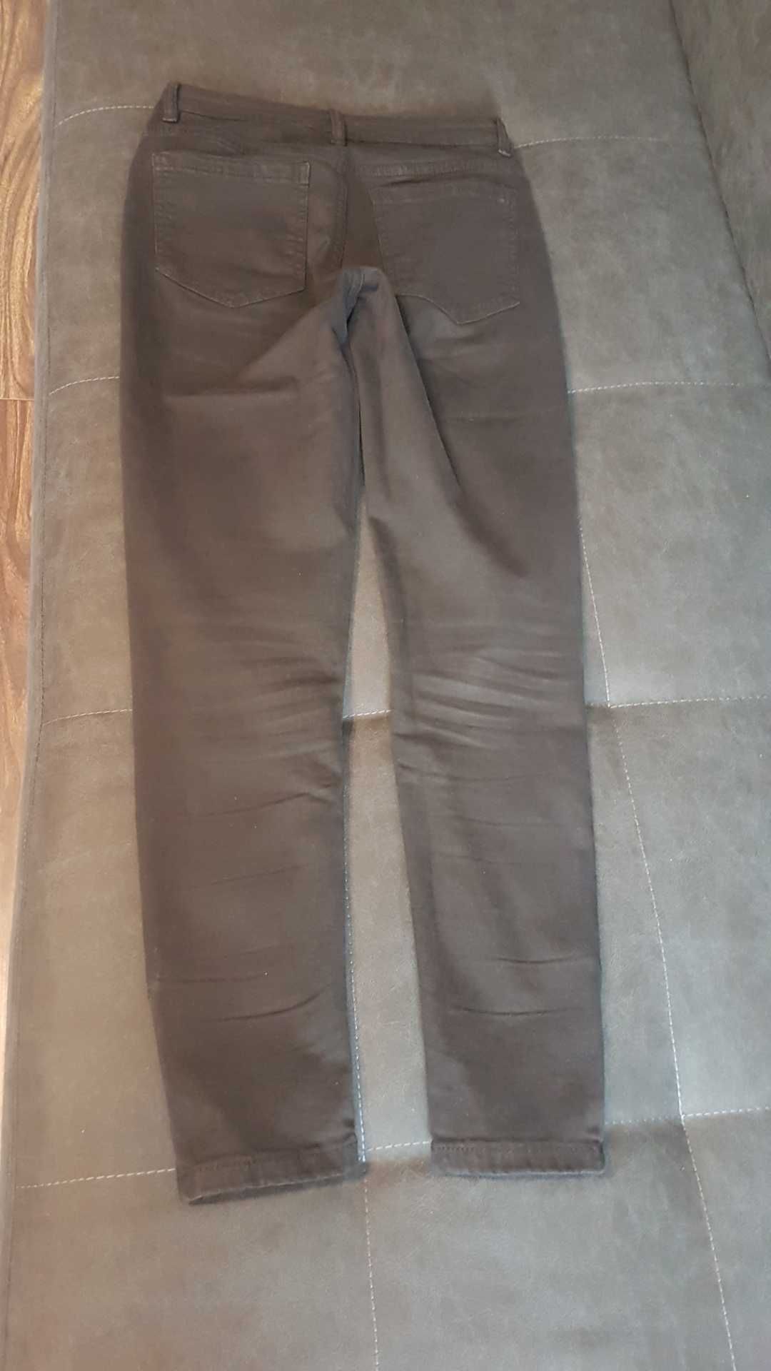 Młodzieżowe spodnie/dżinsy, firma sinsay,rozmiar 32