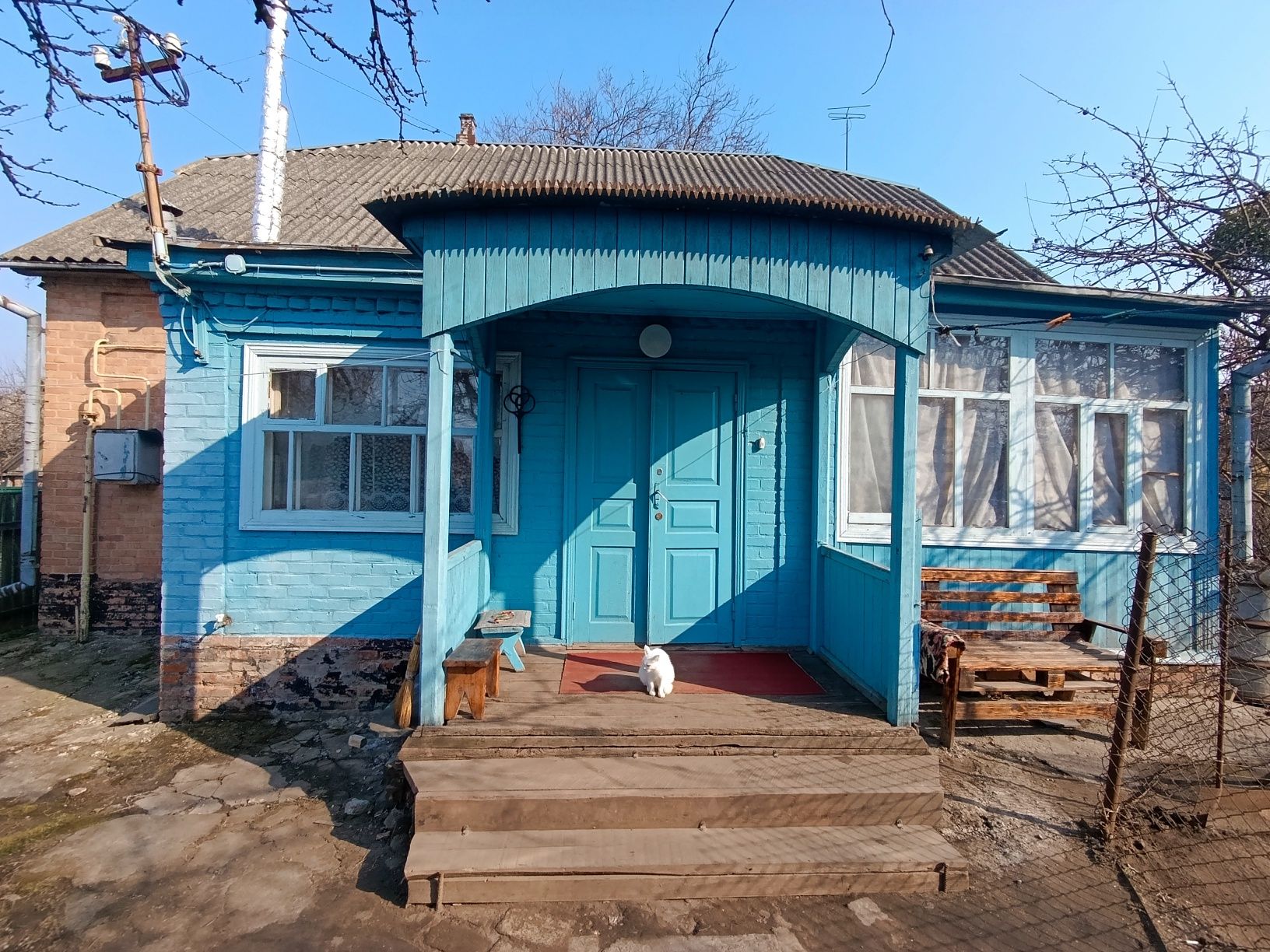 Двоповерховий будинок в центрі