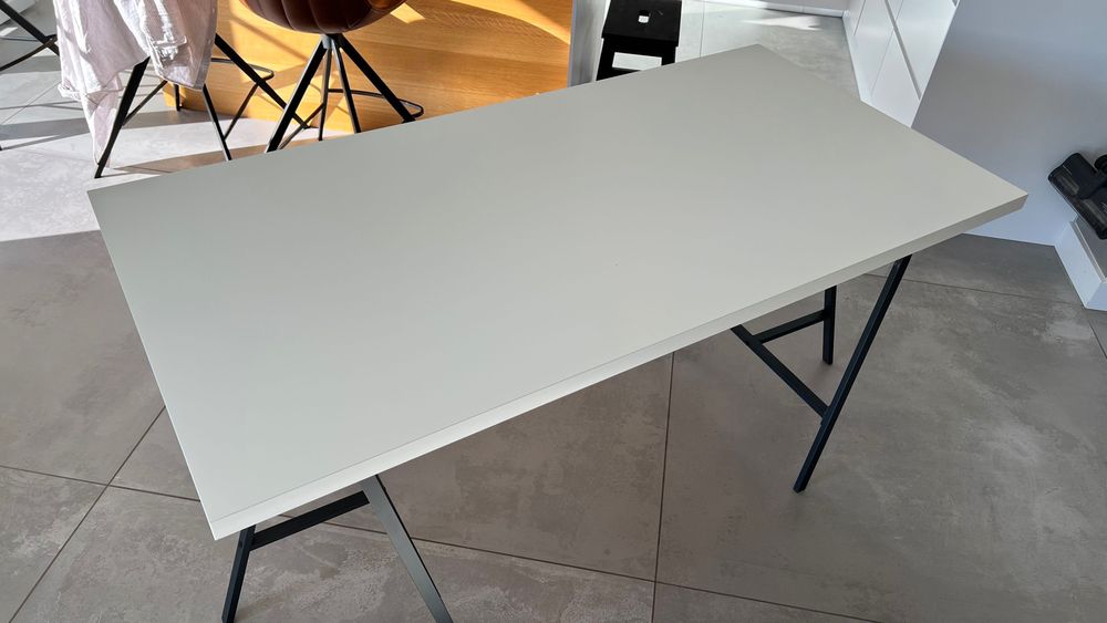 Stół IKEA – biały blat drewniany + metalowe nogi typu kozioł