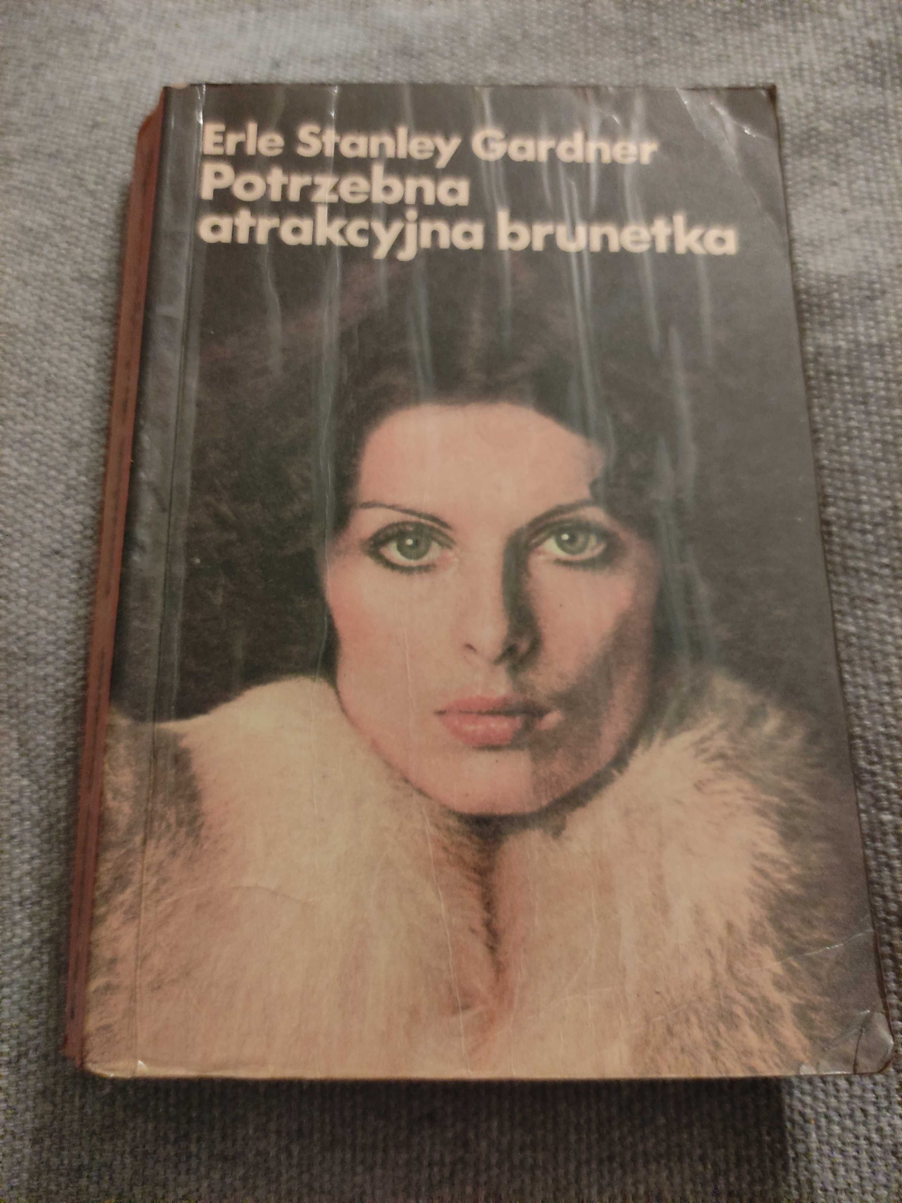 Potrzebna atrakcyjna brunetka