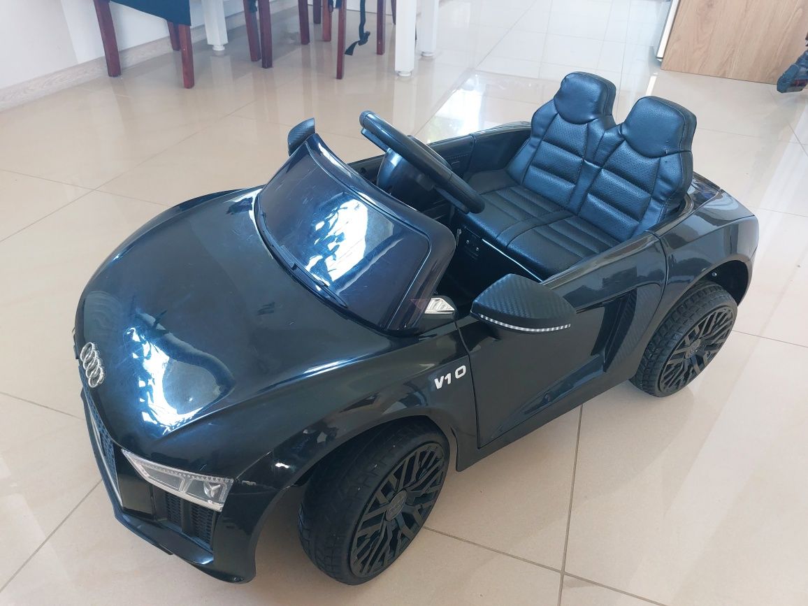 Autko Audi R8 Spyder dla dzieci