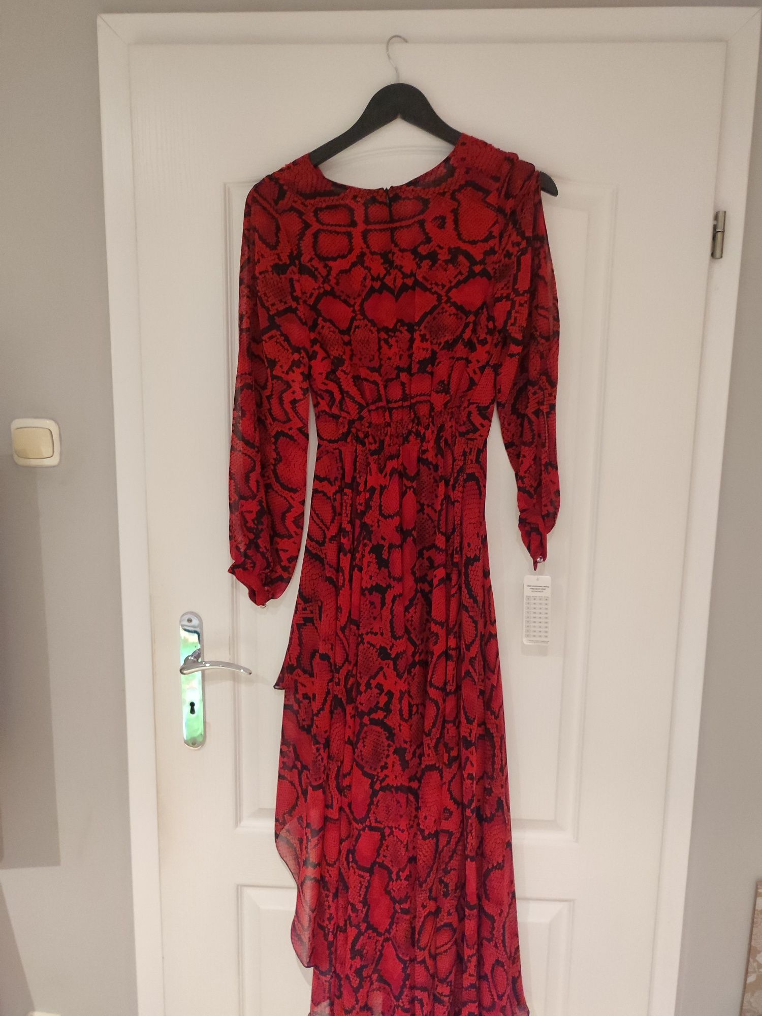 Sukienka -Nowa z  asymetrycznym dołem