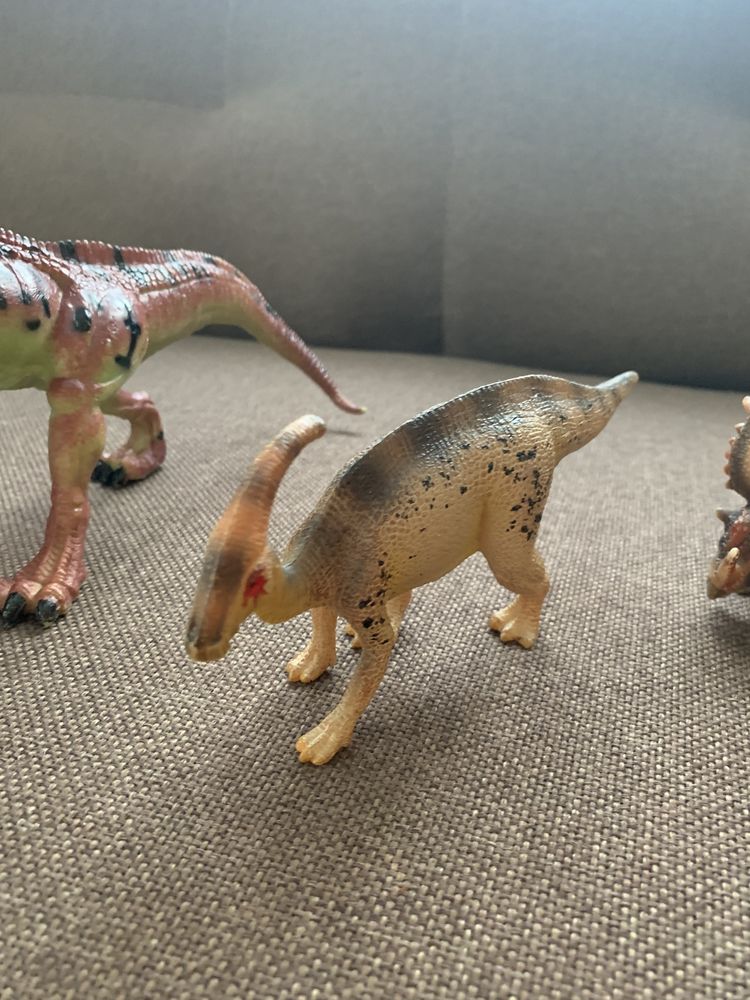 Продамо динозаврів
