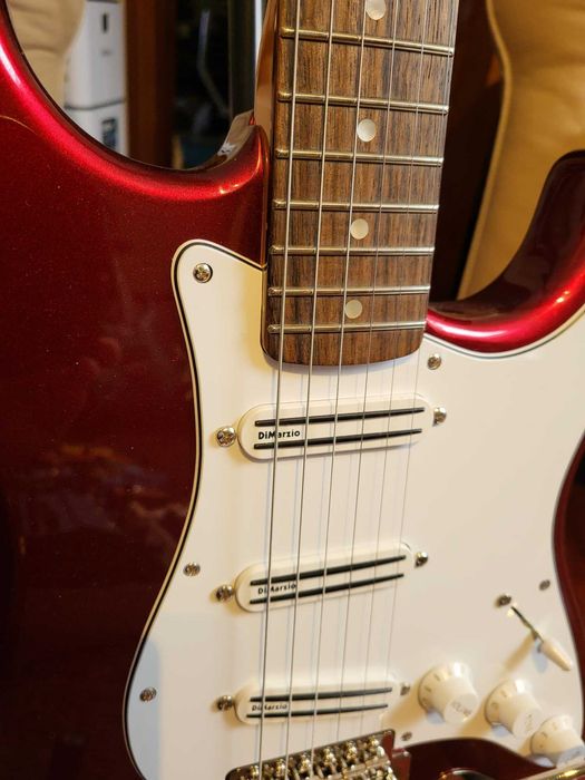 Pickguard pré-wired novo da Squier Stratocaster CV