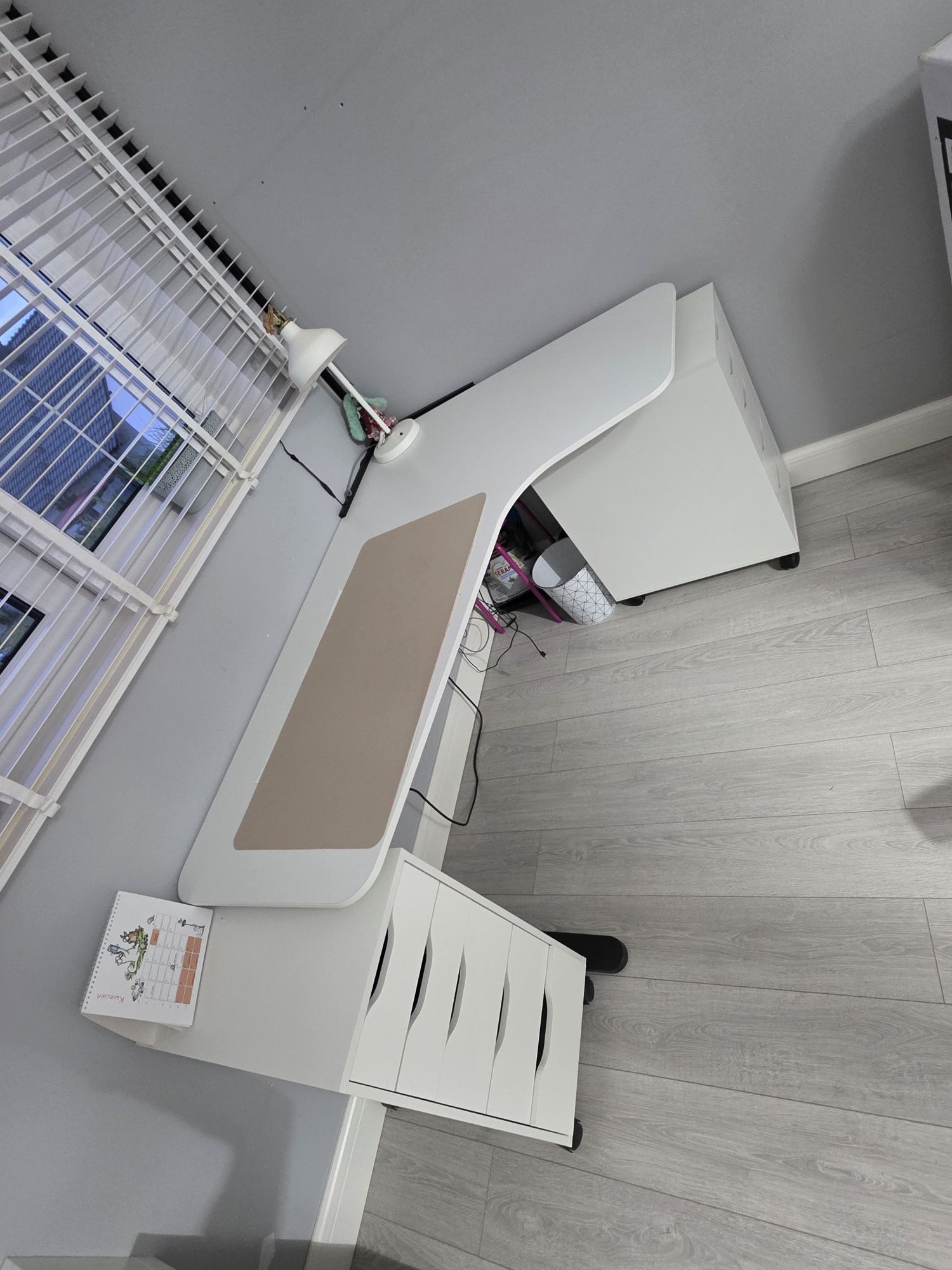 Biurko Bekant ikea