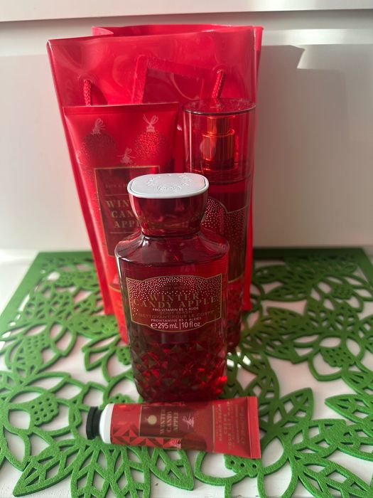 Zestaw prezentowy Bath & Body Works - Winter Candy Apple