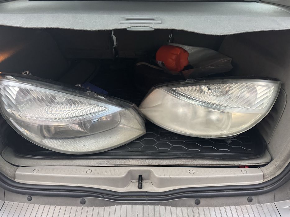 Фари рено сценік 2  2004р