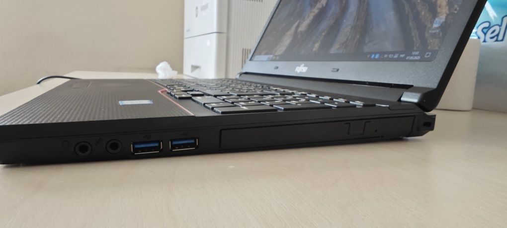 Ноутбук для роботи або навчання Fujitsu E556 i3 6Gen, 8Gb DDR4, 128Gb