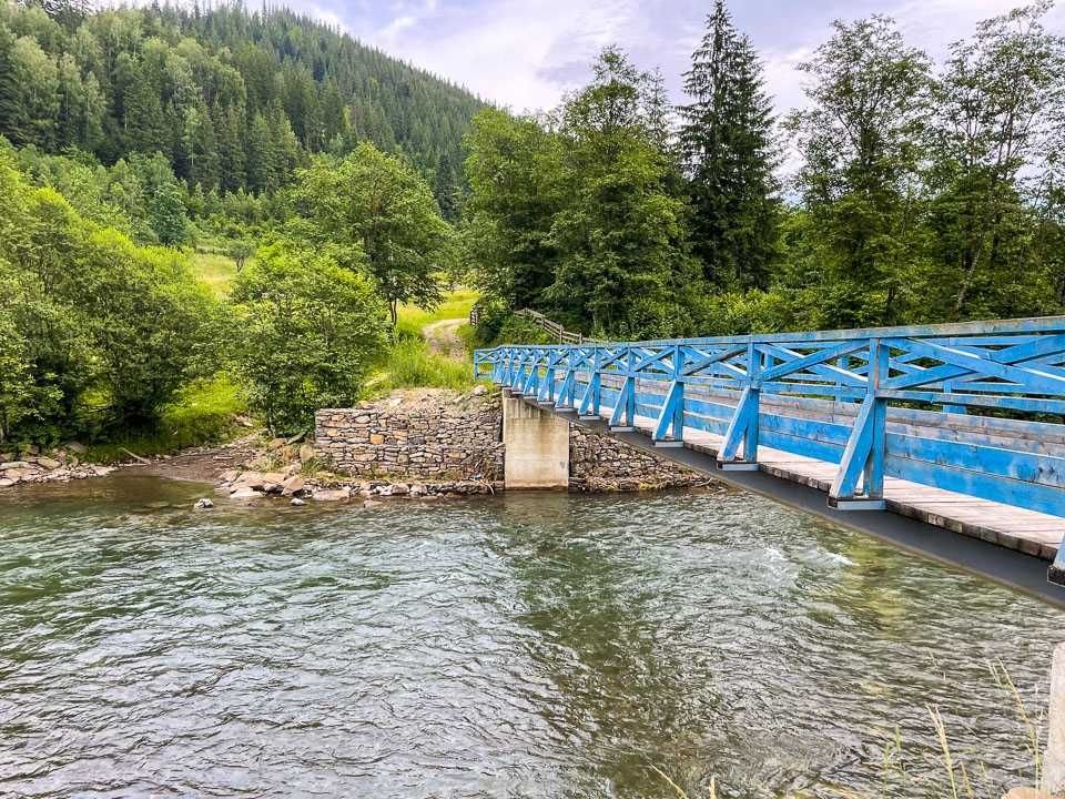 Продається ділянка з будинком село Зелене (біля річки)