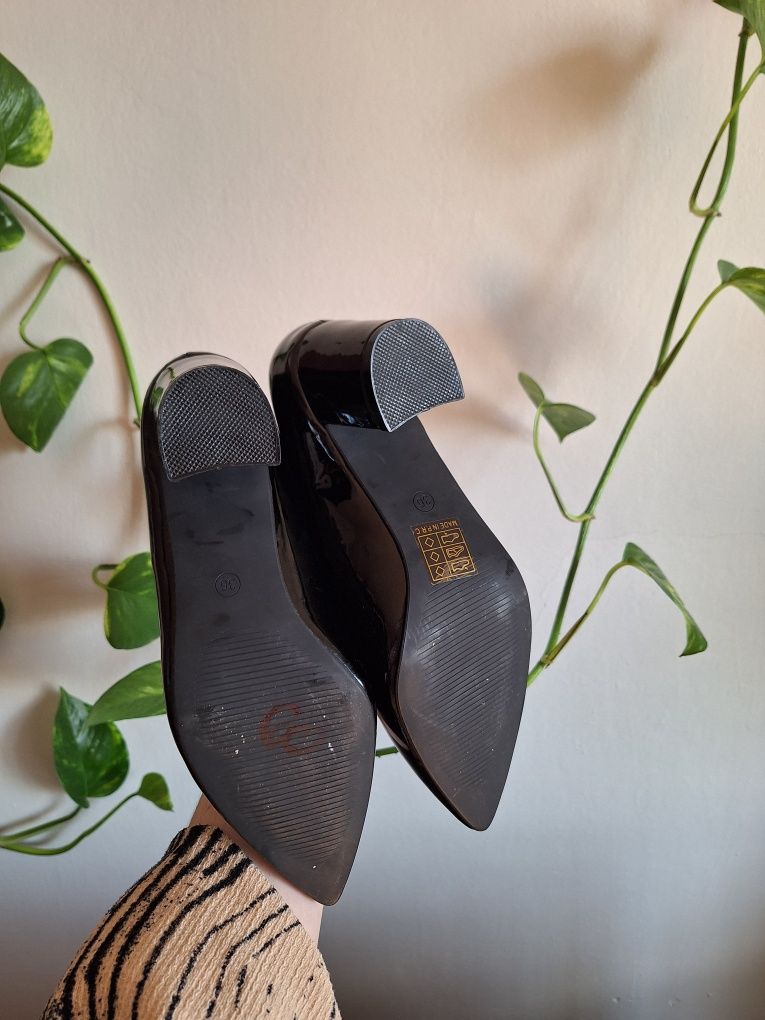Nowe buty czółenka na obcasie słupku lakierki szpic rozmiar 36
