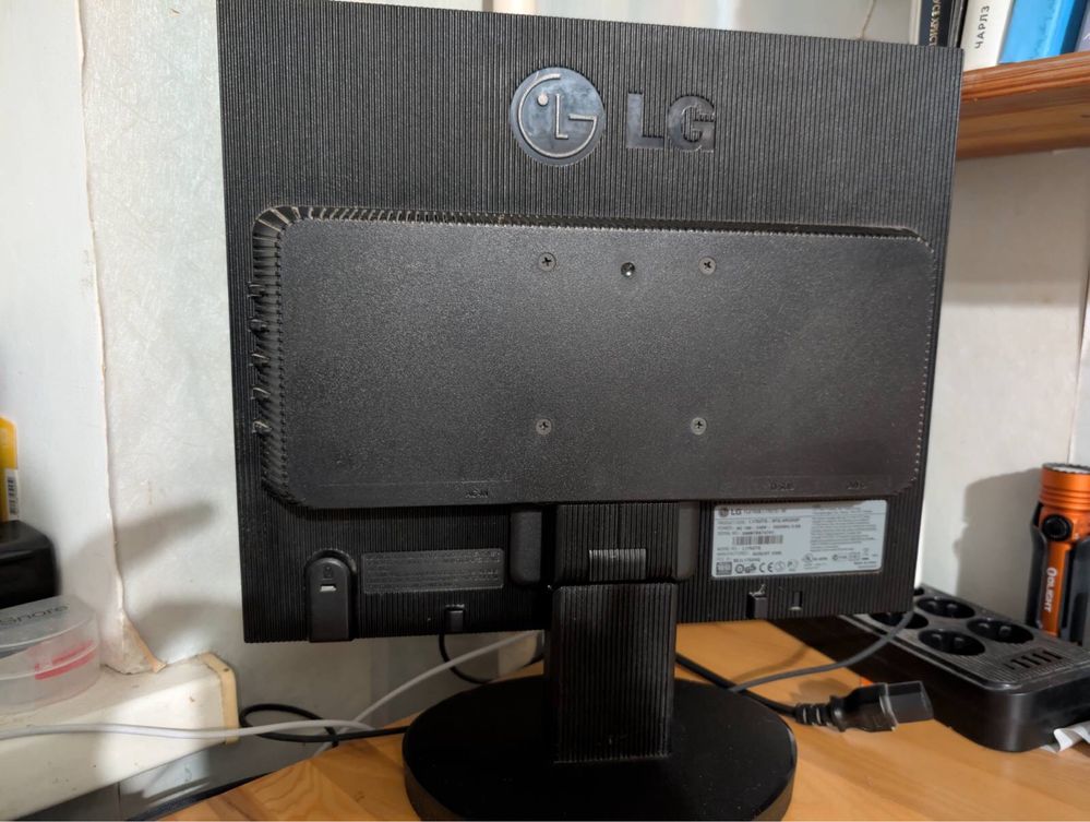 Монитор LG Flatron L1752TQ-BF
