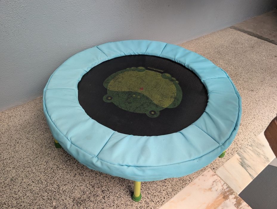 Trampolim para crianças