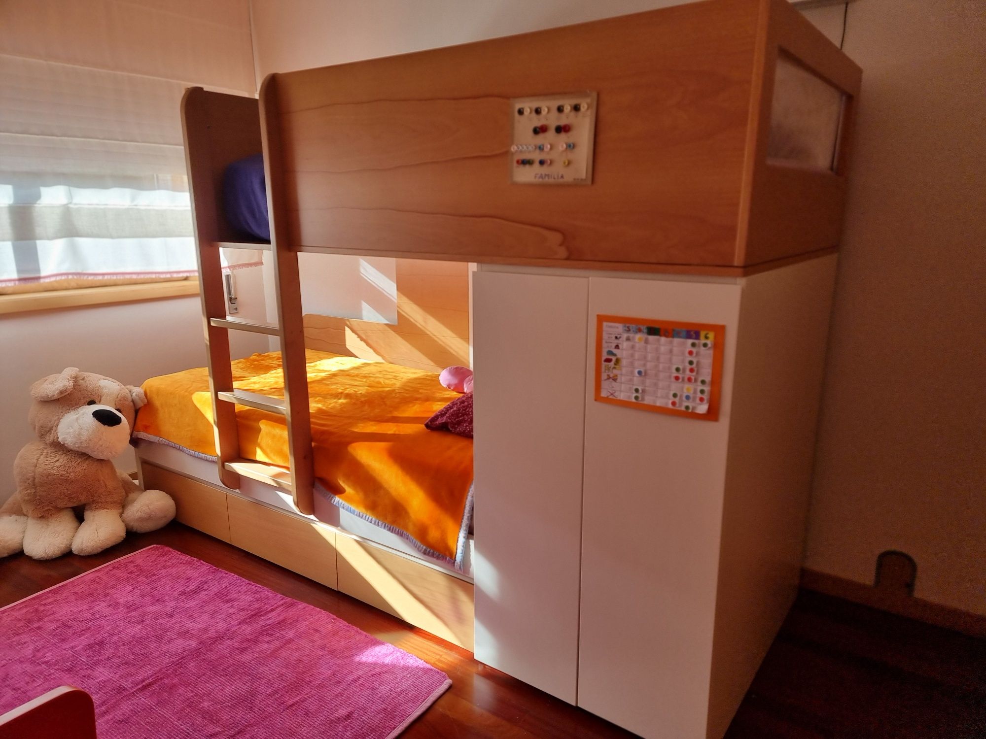 Cama tipo beliche com arrumação (c/ armário e 3 gavetões) 1/2 do preço