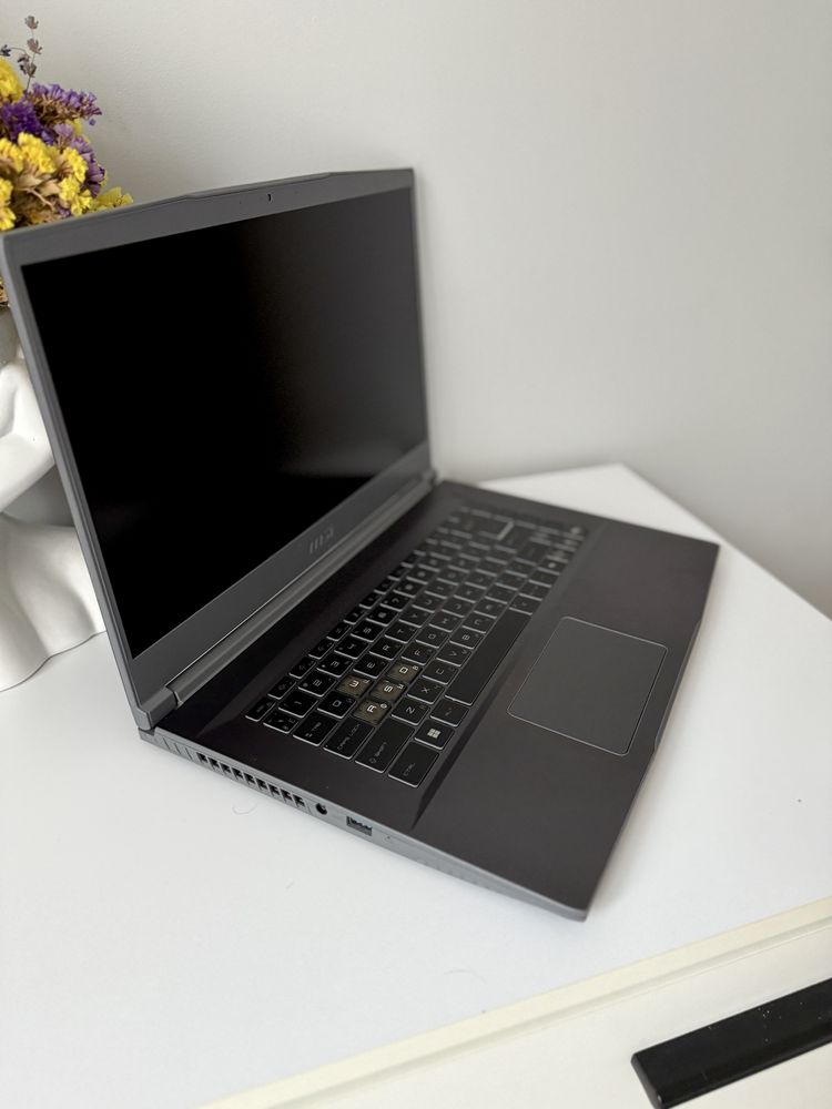 Ігровий ноутбук MSI thin MS-16R8