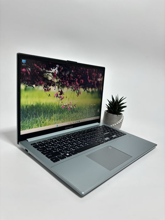 ASUS VivoBook Go E1504GAB | 8 ядер та 8 потоків