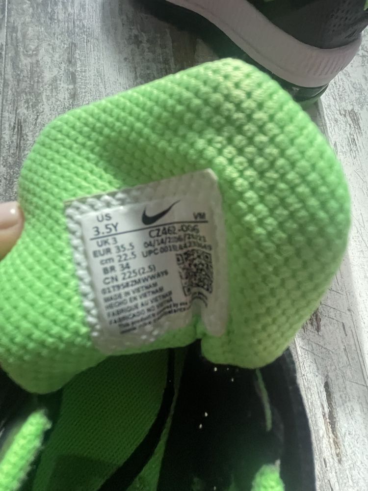 Кросівки дитячі Nike р.35.5