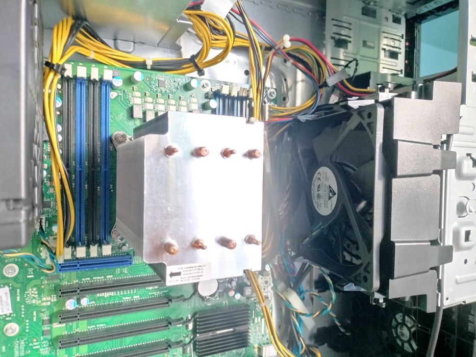 Fujitsu Celsius M740 Stacja robocza Intel Xeon LGA2011-3