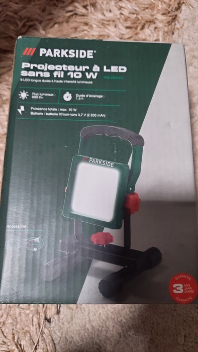 Akumulatorowy refrektor LED 10 w