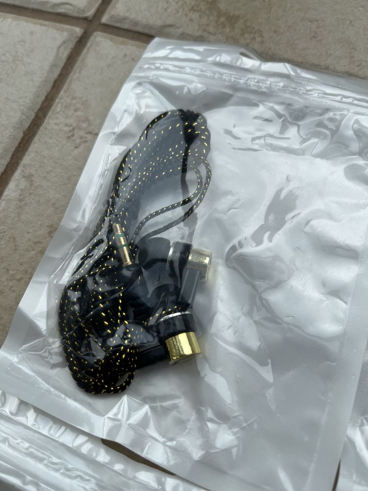 Słuchawki douszne 6 szt nowe różne kolory cena całość