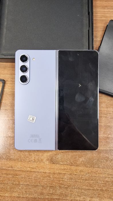 Samsung Galaxy Z Fold5 SM-F946B/DS w kolorze Icy Blue