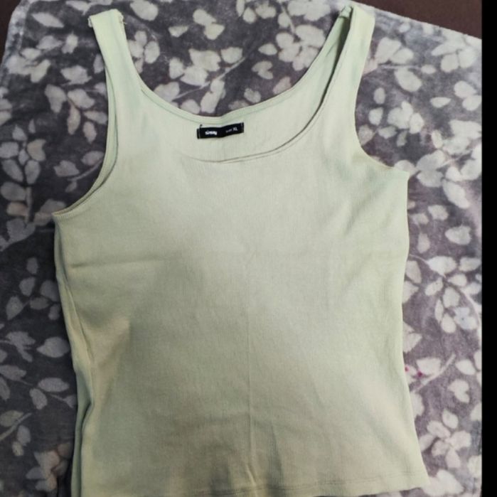 Лот жіночих речей джогери, футболки, майки, шорти, спідниця , сукні, у