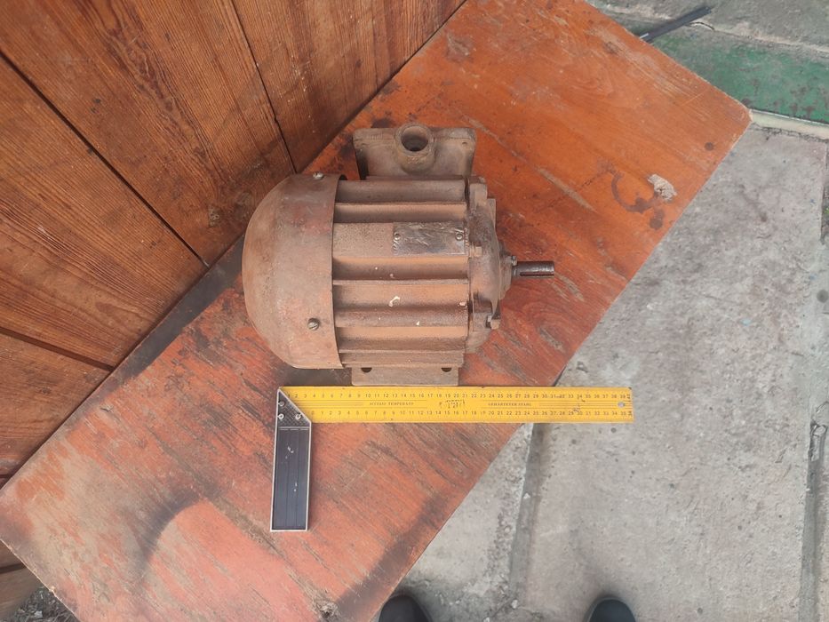 Электродвигатель вал 18мм под шпонку