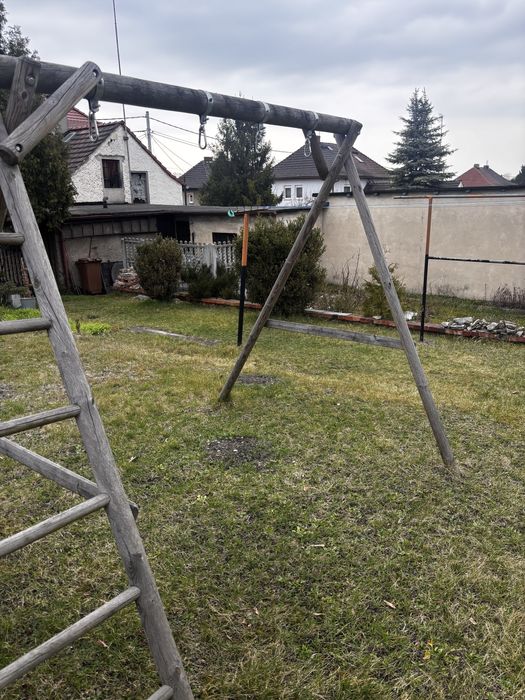 Huśtawka z drabinką dla dzieci