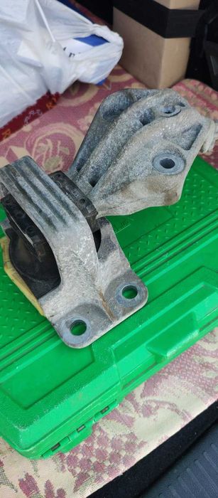 Подушка двигуна Megane III/Scenic III 1.5dCi 09- RENAULT 112100020R