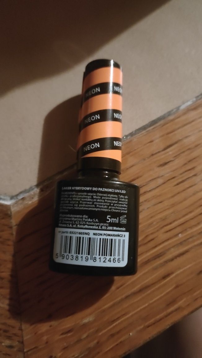 Lakier hybrydowy marki Niuqi Neon pomarańcz 3