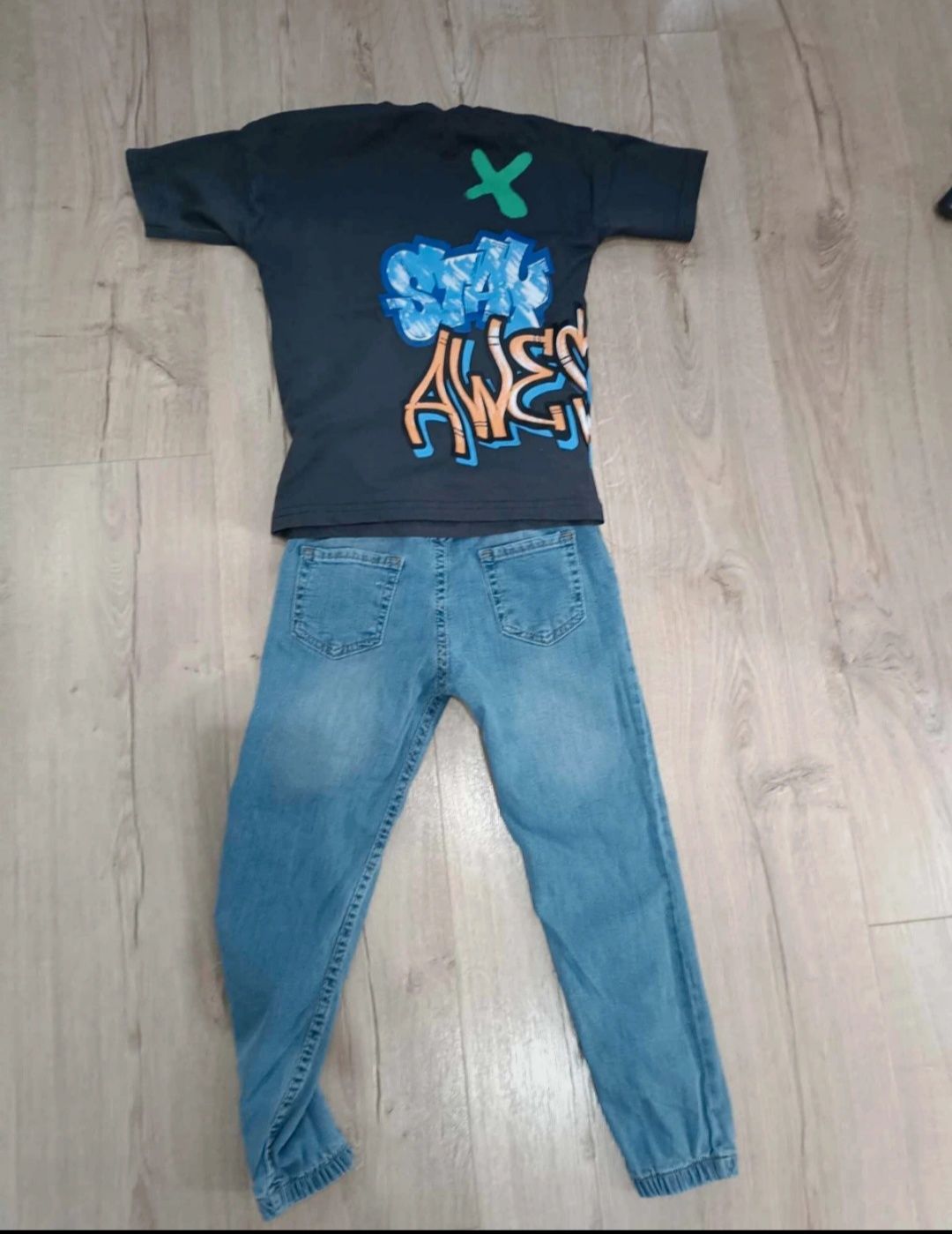 Komplet dla chłopca jeansy i koszulka 140