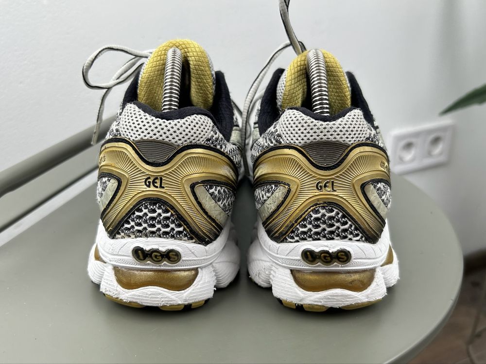 Оригінал! Кросівки Asics Gel Nimbus 42.5 розмір 03362