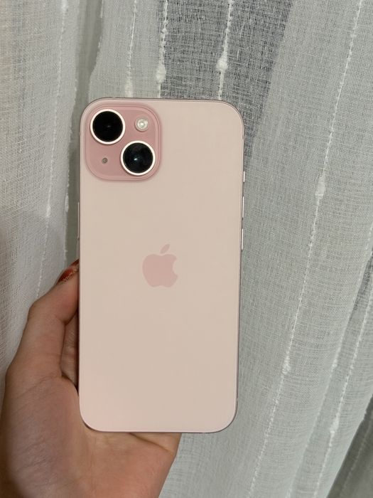 Iphone 15 różowy