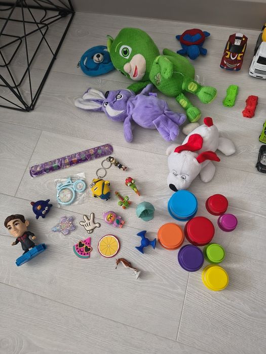 Ящик іграшок 3 4 роки для хлопчика машинки вімельбух книги лот пакет