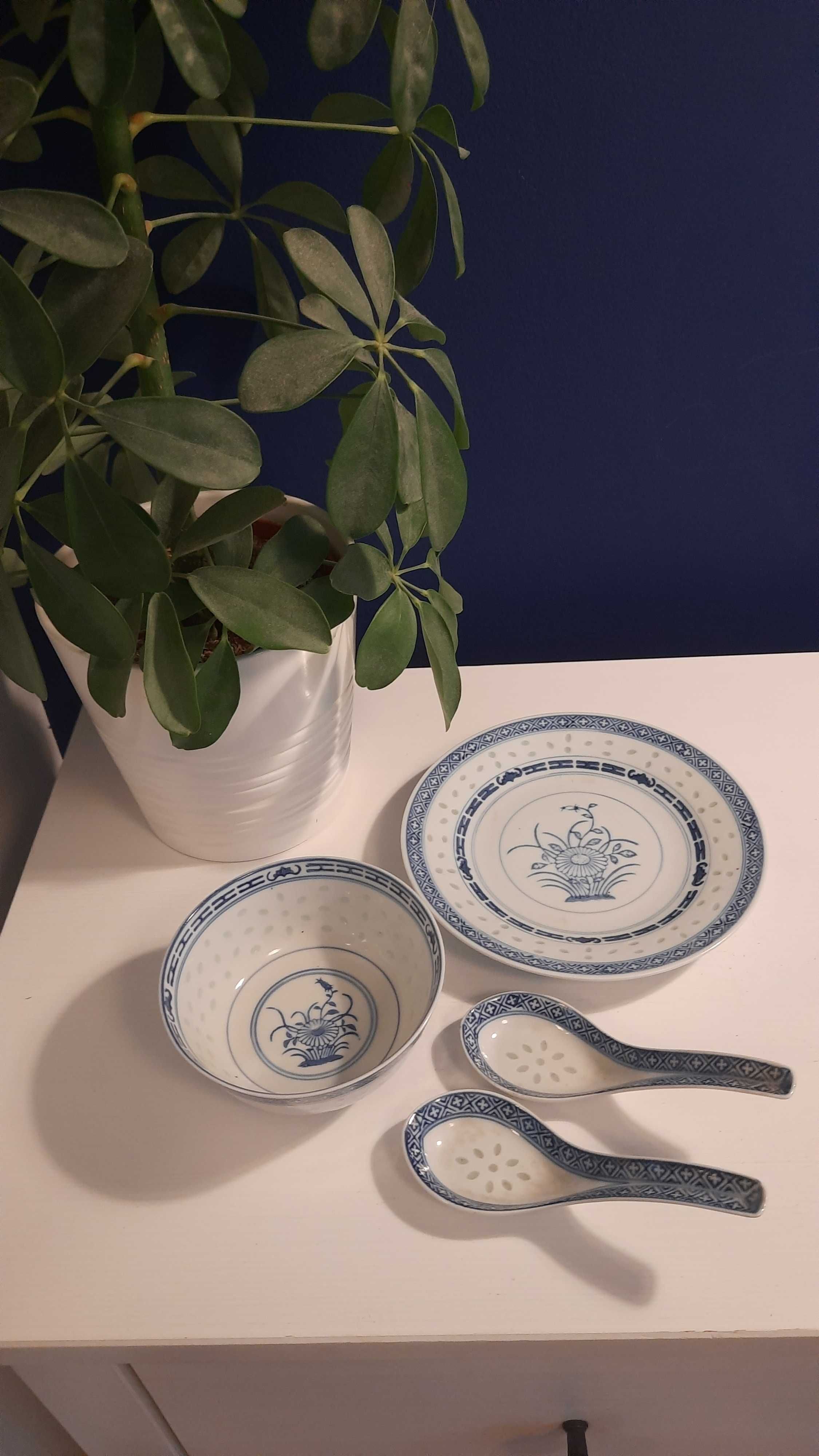 Komplet chińska porcelana z ryżem - miseczka, talerzyk, łyżki