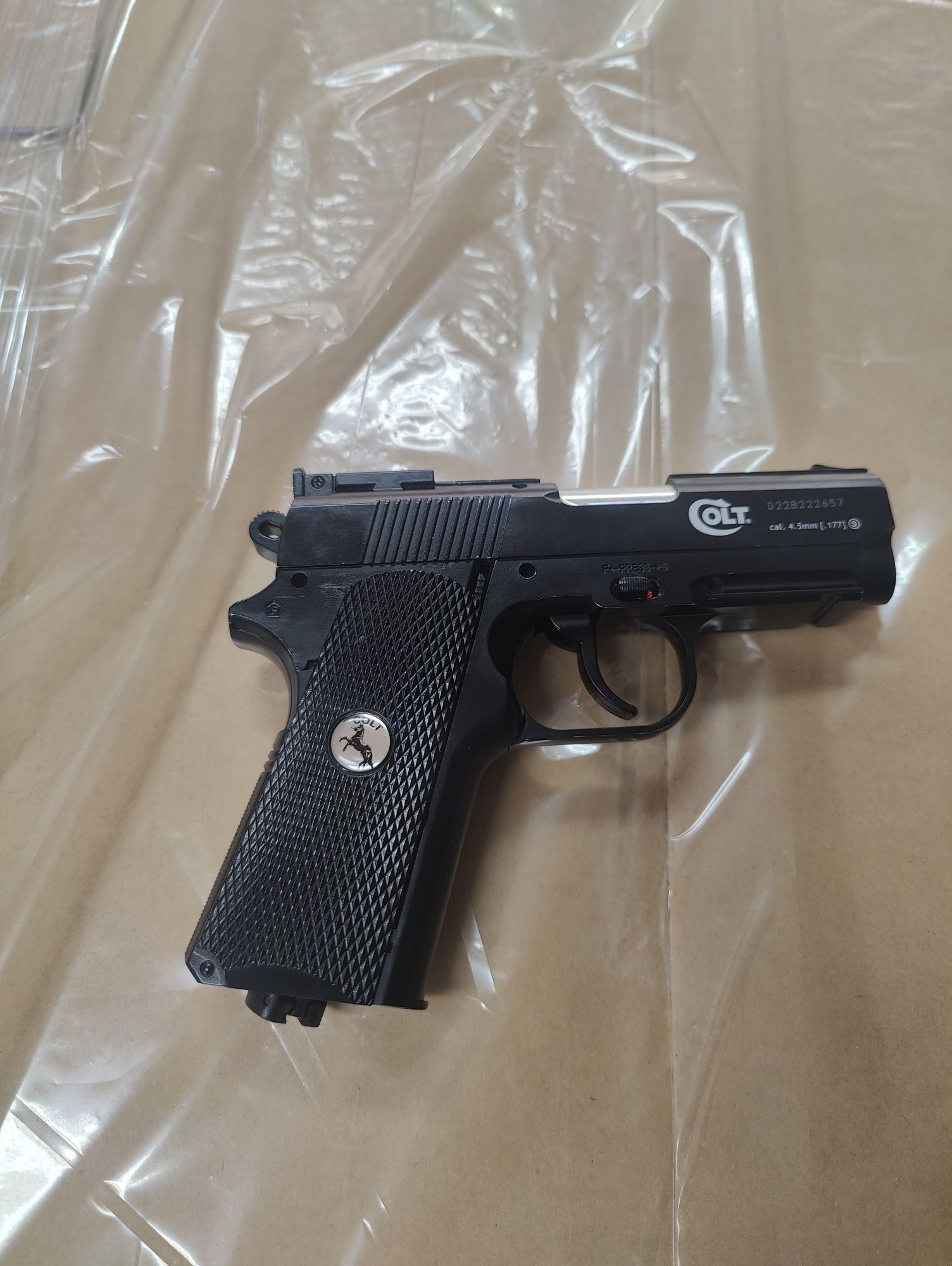Arma CO2 colt defender