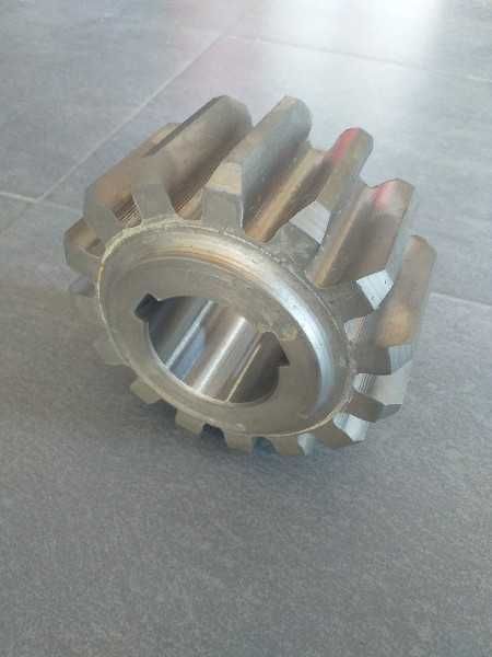 Koło zębate przekładni Z15 przyczepy samozbierającej KRONE