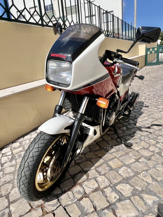 Honda VF750F Interceptor
