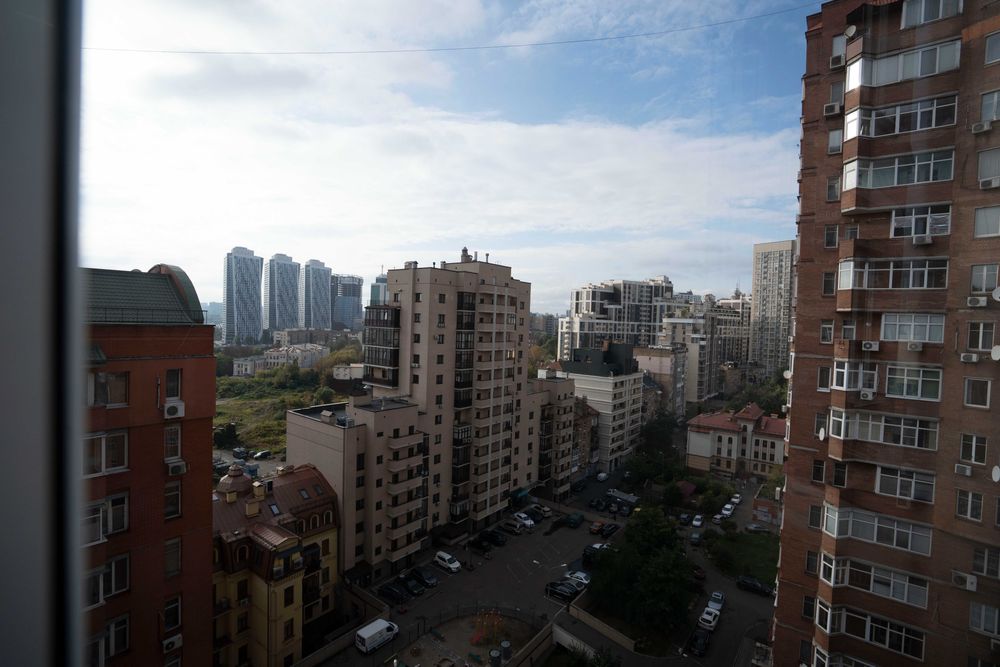 Продам 3кімнатну на вул. Дмитрівський 13а Цирк Золотоустівська