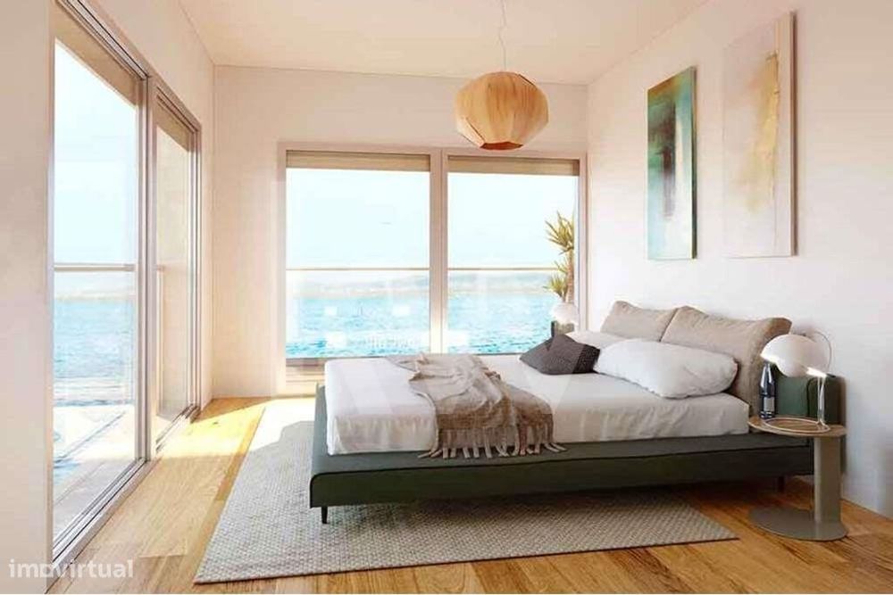 Excelente Penthouse Duplex T3 com grandes terraços em condomínio de lu